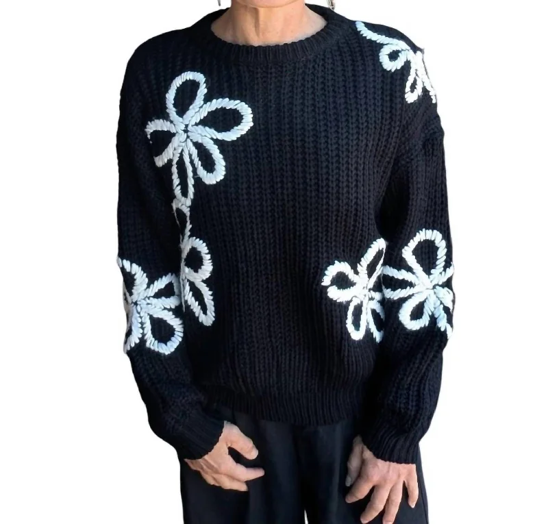 Women's Trendy Casual Outfit Floral Contrast Stitch Sweater In Black & Ivory